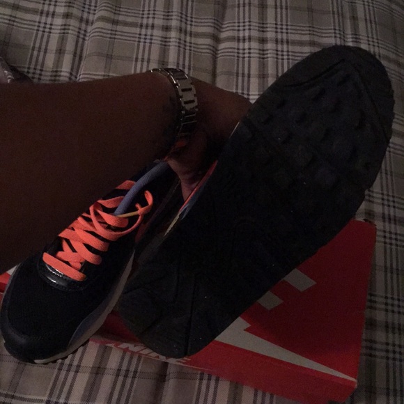 ... - Picture 2 of 4